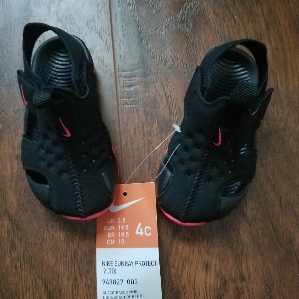 Nike Sandals size 4